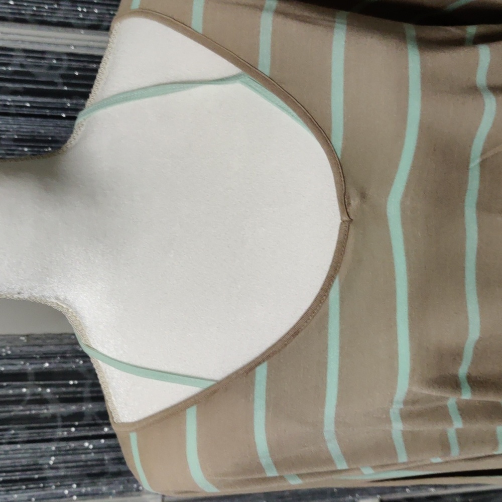 Express Size Medium True To Size Batwing Style Ta… - image 2